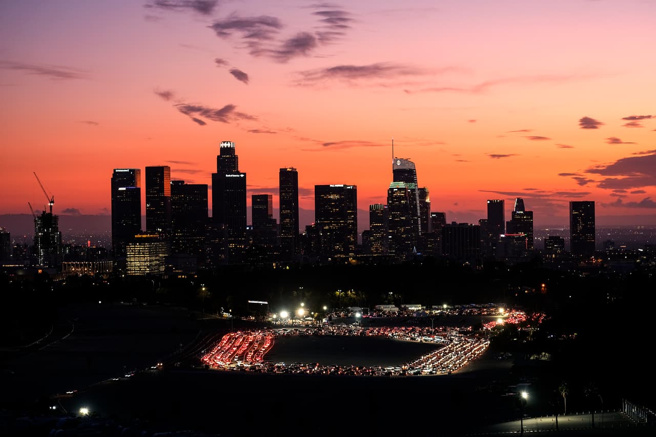 Por lo tanto, el condado de Los Ángeles está ampliando su capacidad para distribuir la vacuna contra el Covid-19 a gran escala.