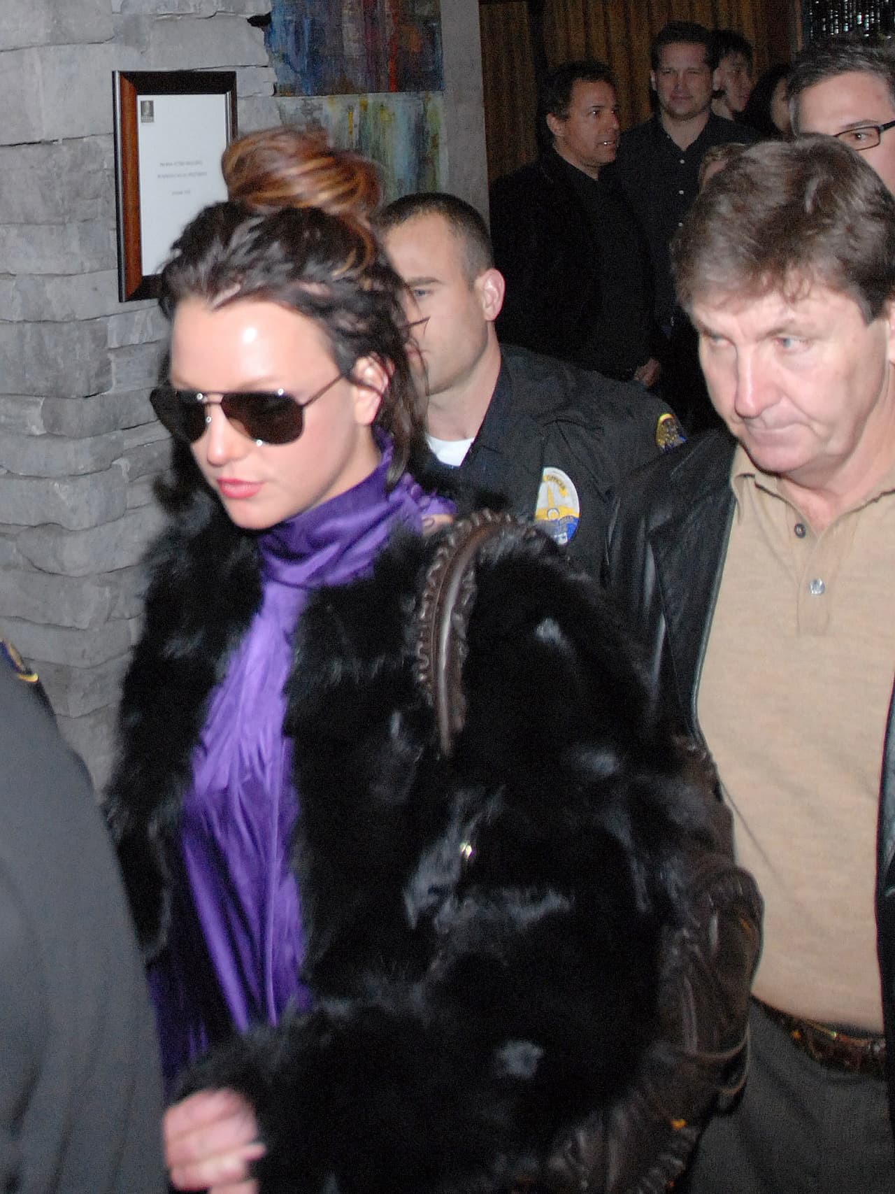 Pero Jamie no se ha quedado de manos cruzadas en esta pelea legal. A finales de marzo pasado, exigió ante la corte 
<b><a href="https://www.univision.com/famosos/padre-britney-spears-exige-pago-3-millones-dolares-y-salario-mensual-fotos">que su hija le pague 3 millones de dólares</a></b> y un salario mensual de 16 mil. 
<br>