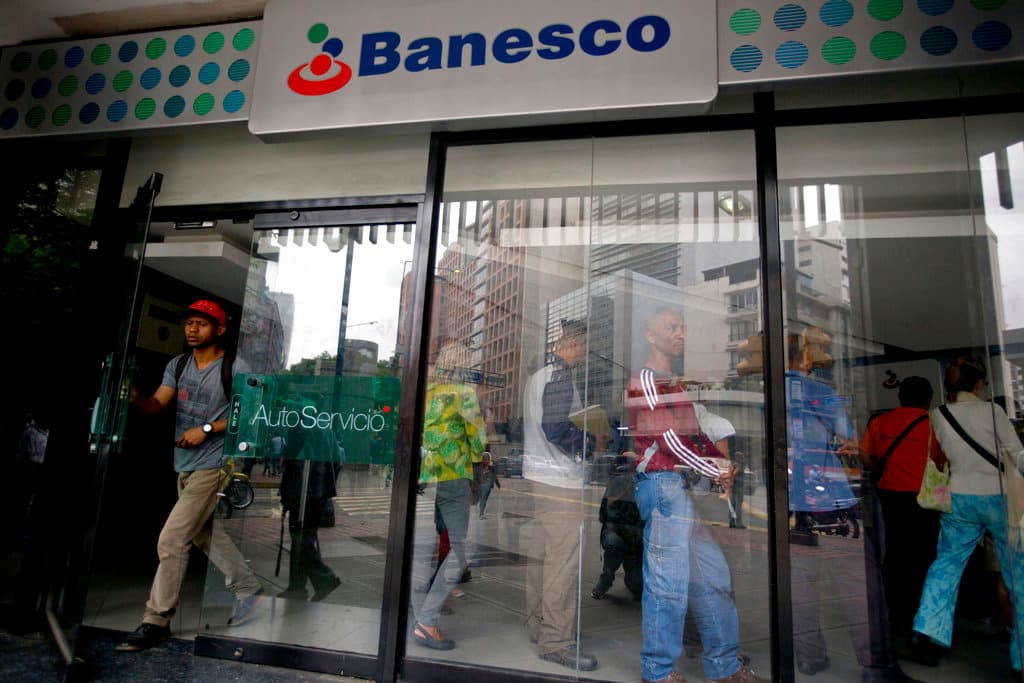 La intervención de Banesco aumenta los temores sobre el colapso del sistema de pagos en Venezuela