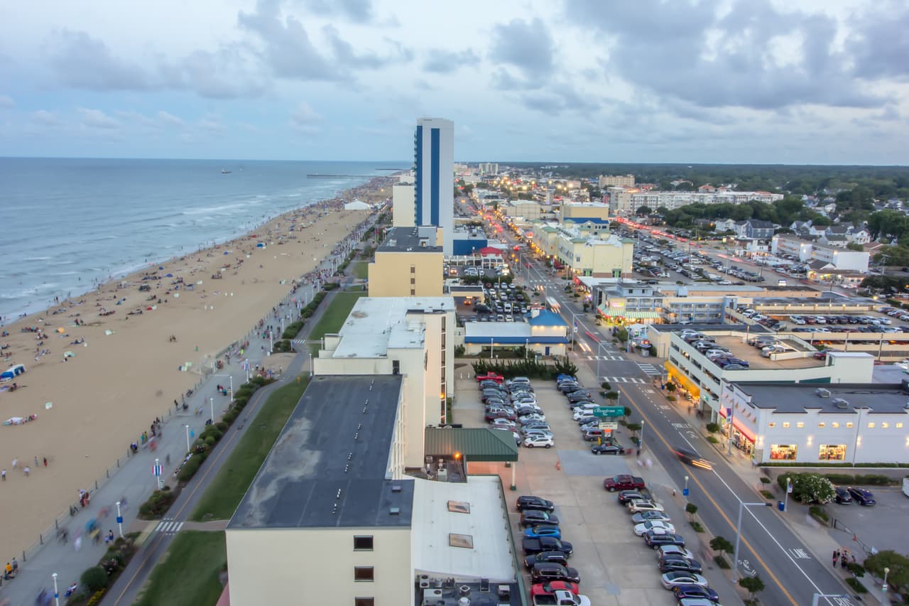 <b>Puesto 11: Virginia Beach, Virginia. </b>El cuarto tema corresponde al acceso a vehículos al mantenimiento. Esto incluye la cantidad de concesionarios, la cantidad de talleres mecánicos, el número de autolavados, el número de estaciones de servicio y el número de estacionamientos.