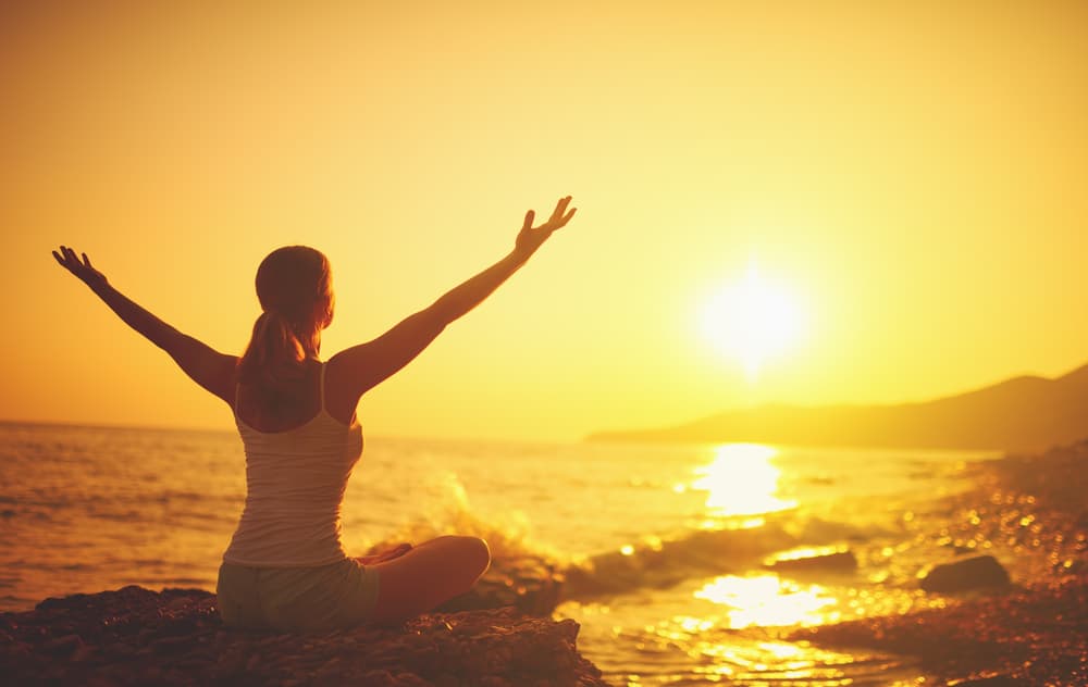 <b>¿Ayudan los rayos de sol para prevenir el contagio del covid-19?</b>
<br>El exponerse a temperaturas superiores a los 25 grados centígrados no previene el contagio del coronavirus, indica la OMG.