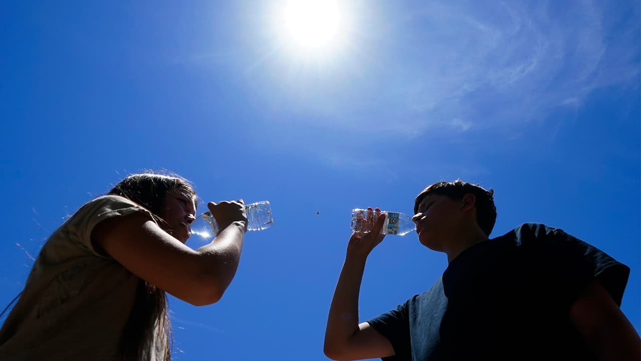 La ciudad de 
<b>Tucson abrió seis centros de enfriamiento</b>, los cuales estarán funcionando desde el 1 de junio y hasta el 31 de agosto de 2024, entre el mediodía y las 4:00 p.m., de lunes a domingo, excepto días festivos.