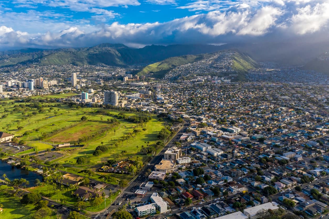 <b>Hawaii | $203,070</b>
<br>
<br>Vivir aquí es extremadamente costoso, prácticamente duplica el salario 'óptimo' que se necesitaría en Nueva York.
