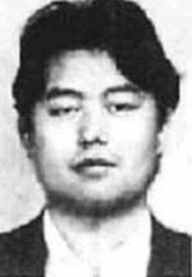 <h3 class="cms-H3-H3">Li Fangwei </h3>
<br>
<h3 class="cms-H3-H3">($5 millones)</h3>
<br>
<br>También conocido como Karl Lee, el fugitivo de origen chino ya había sido sancionado previamente por EEUU
<b> por ser el proveedor principal del programa de misiles balísticos de Irán</b>, desde 2006 hasta la actualidad. 
<br>
<br>La agencia cree que Fangwei controló una gran red de empresas fachada con sede en el este de China que supuestamente 
<b>utilizó para defraudar a los bancos, reguladores y empresas de los EEUU. </b>Además, el FBI se cree que continúa violando la regulación estadounidense al participar en transacciones prohibidas por valor de 
<a href="https://www.univision.com/temas/dinero">millones de dólares</a> a través de instituciones financieras con sede en Estados Unidos. 
<br>
