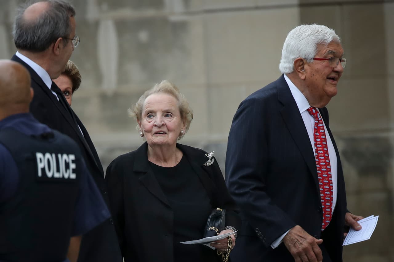 La ex secretaria de Estado Madeleine Albright, a su llegada a la Catedral Nacional. 
<br>