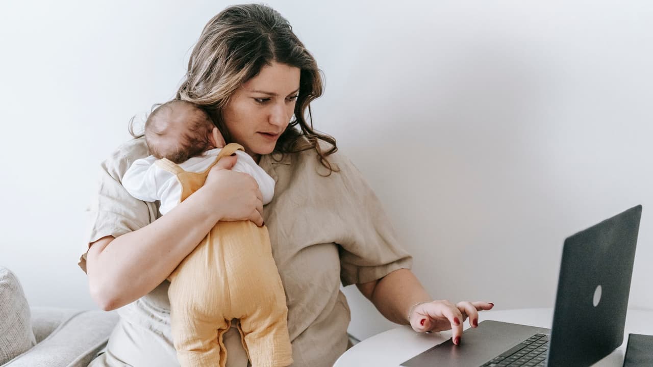 Así es como puedes entretener a tu bebé de 3 meses y tener tiempo para ti