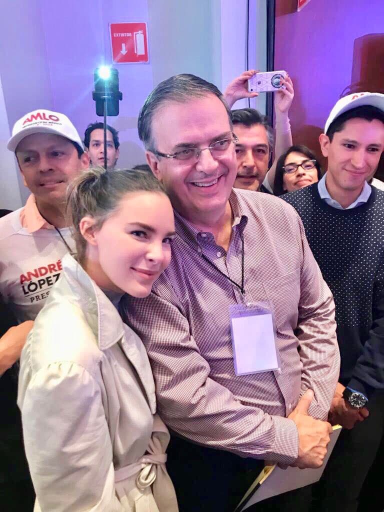 Desde esa fecha, la protagonista de 'Camaleones' también ha mostrado su respaldo a otros miembros del partido de Andrés Manuel, como Marcelo Ebrard y Olga Sánchez, quienes formarán parte del gabinete del presidente electo.