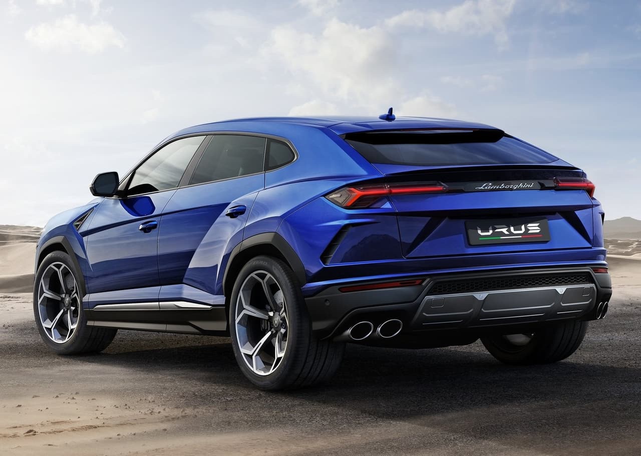La Lamborghini Urus combina la deportividad y el lujo con la versatilidad que provee un vehículo utilitario, pues además de un alto caballaje, también ofrece 
<b>hasta 22 pies cúbicos de espacio en el área de carga</b>.