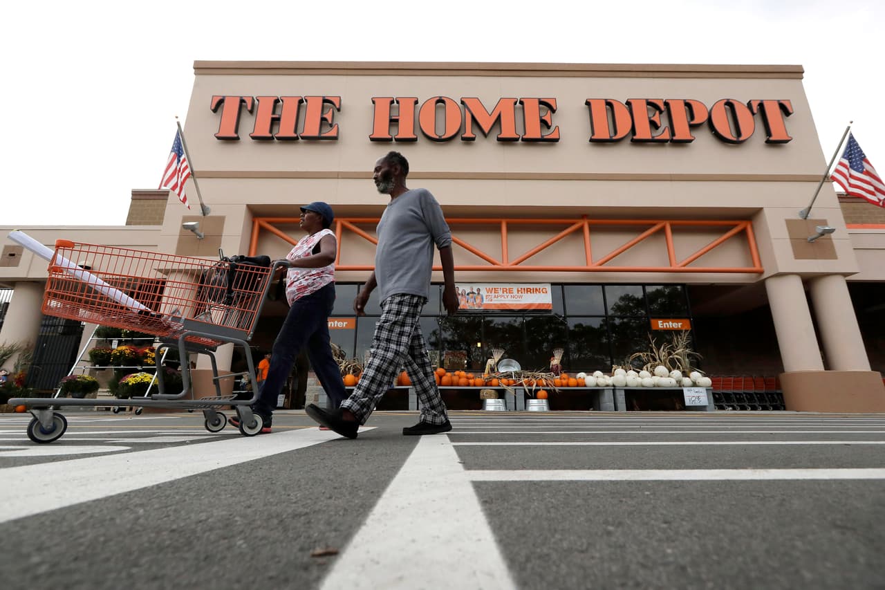 <b>Home Depot. </b>Cerrado durante el día de Acción de Gracias. Abre el Black Friday a las 6 AM hasta las 9 PM.