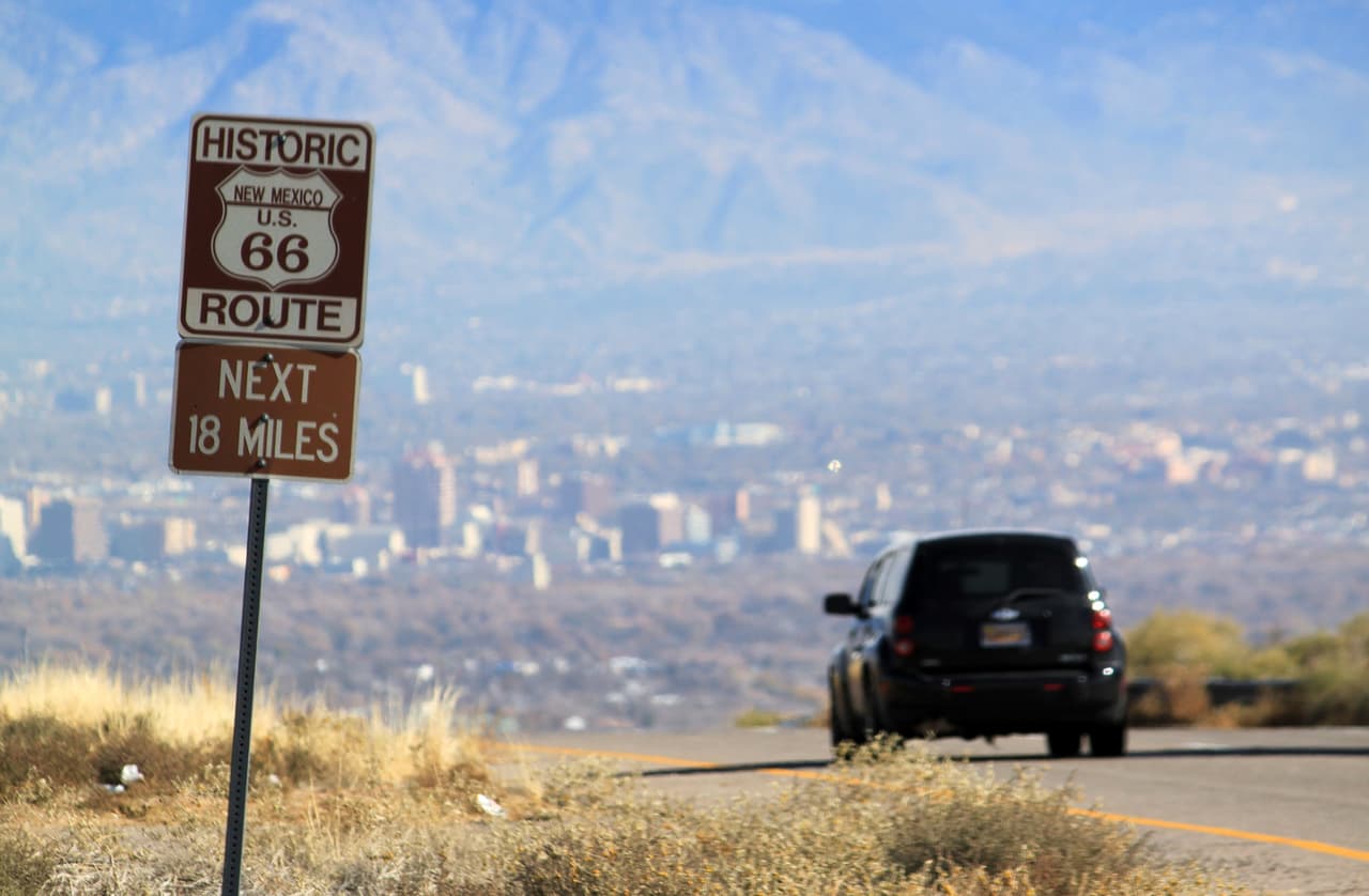 <b>Puesto 1: Albuquerque, Nueva México.</b> 
<b>Tasa de robo de automóviles: 780 por cada 100,000 habitantes (7,146 robos en 2018). </b>Este estado estableció una oficina especial para la prevención del robo de autos y en el área metropolitana de Albuquerque este crimen disminuyó más del 28% entre 2016 y 2018, sin embargo continúa siendo la más afectada en el país.
<br>