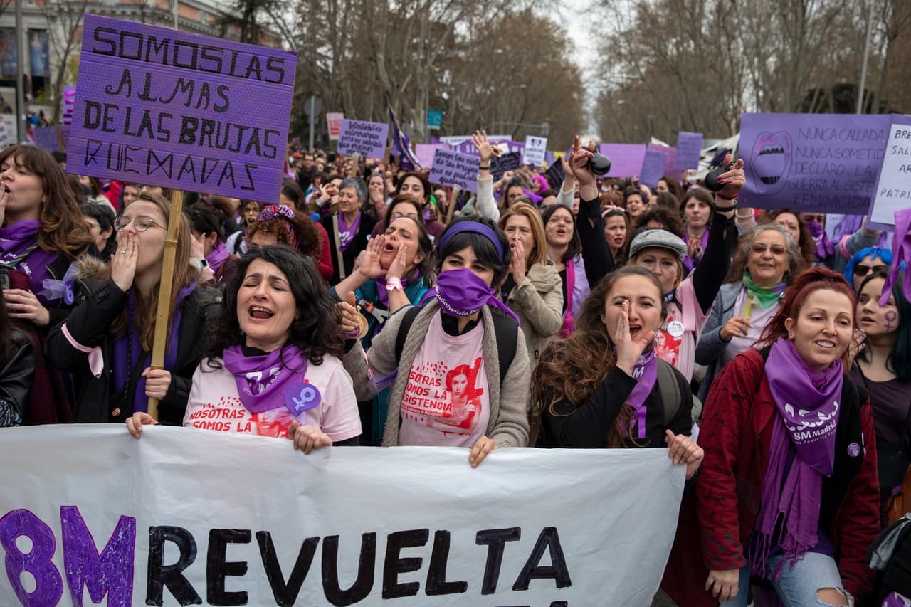 A pesar del temor global por el coronavirus, que continúa expandiéndose en el mundo, millones de mujeres han salido este domingo a la calle a reivindicar el papel de la mujer y la lucha por la igualdad.