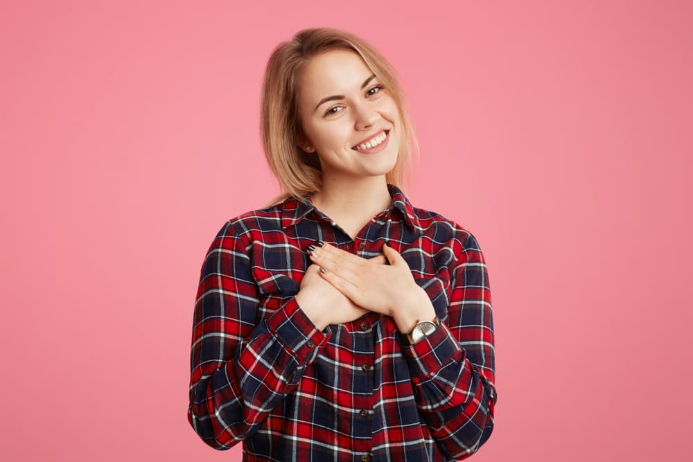 <b>Tauro</b>
<br>
<u>Muy sincero cuando defienden lo que creen aunque no sea cierto</u>
<br>Tauro es muy bondadoso, de gran corazón, y siempre trata de expresar sus sentimientos de forma sincera, sin engaños, el único problema consiste en que cuando se cree algo, aunque no sea cierto, al costarle mucho dar su brazo a torcer y empecinarse en una dirección podría insistir en un error y entonces con tal de cubrirlo no ser del todo sincero.