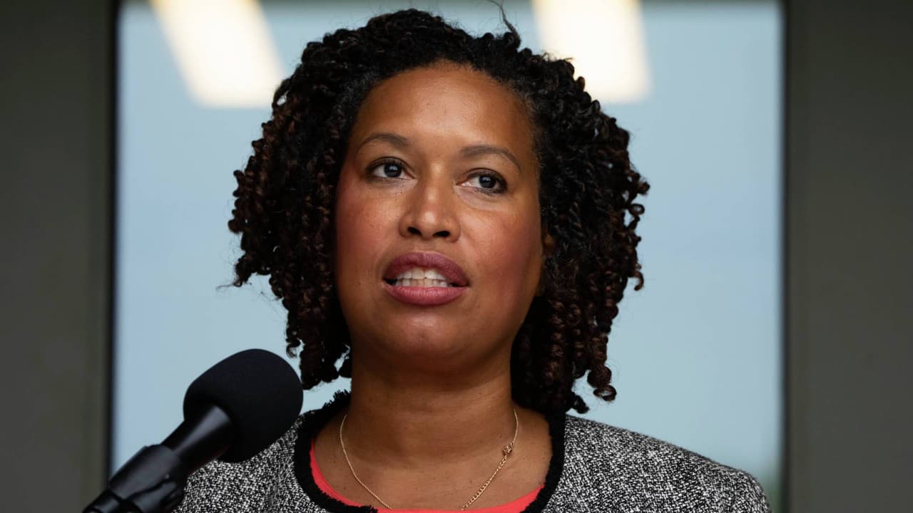 Alcaldesa Muriel Bowser declara emergencia pública por delincuencia juvenil y crisis de opioides en Washington DC