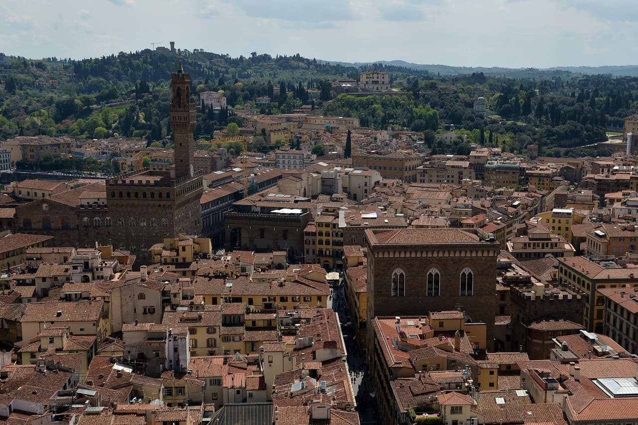 <h3 class="cms-H3-H3">9. Florencia, Italia</h3>
<br>
<br>Florencia tiene una oferta rica en arte, como es lógico esperar de 
<b>la cuna del Renacimiento. </b>La ciudad ha encontrado aires modernos en los últimos años y ofrece una diversa experiencia culinaria, así como tiendas de diseño exclusivas que
<b> han sabido combinar con el espíritu artístico e histórico de la ciudad. </b>
<br>