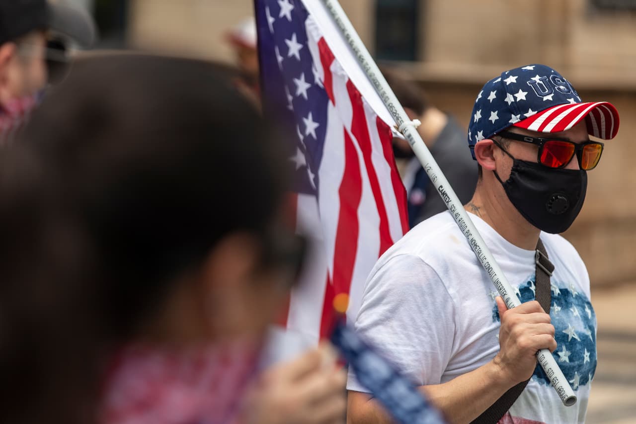 El gobernador de Florida, Ron DeSantis, dijo en una conferencia de prensa el sábado en la mañana que “no tiene afán” por reabrir el estado y que lo hará por fases. 
<br>