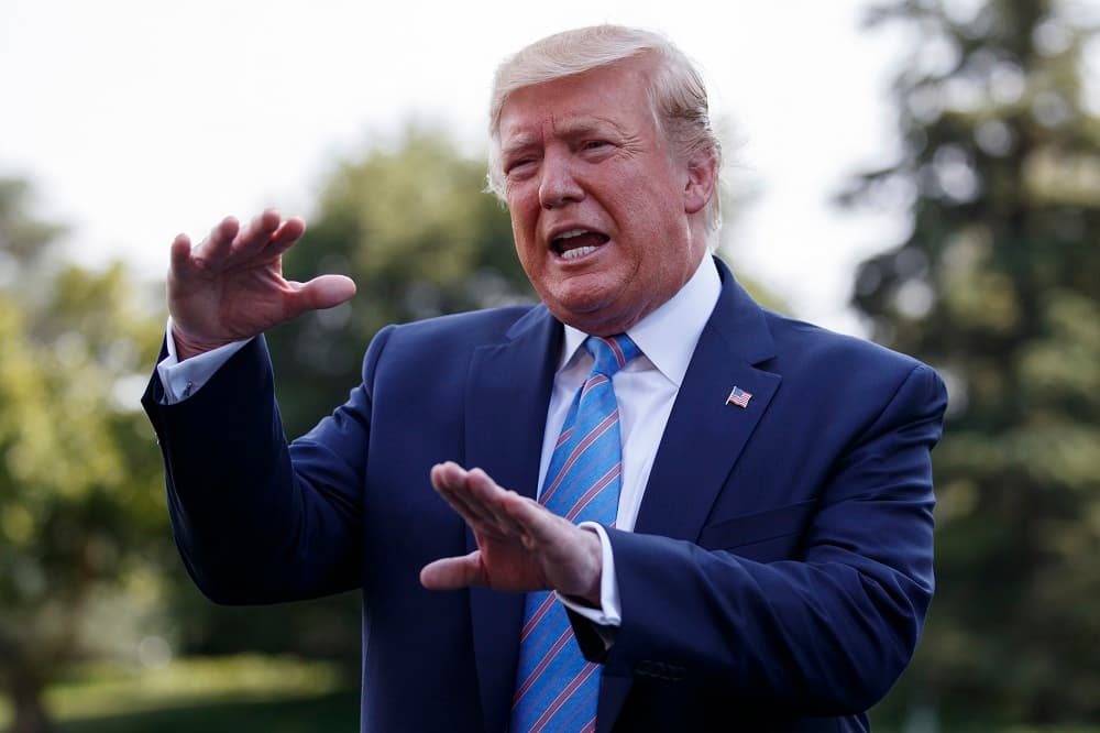 Trump pide verificación más estricta para comprar armas, pero sorpresivamente sugiere que esté vinculada a una reforma migratoria