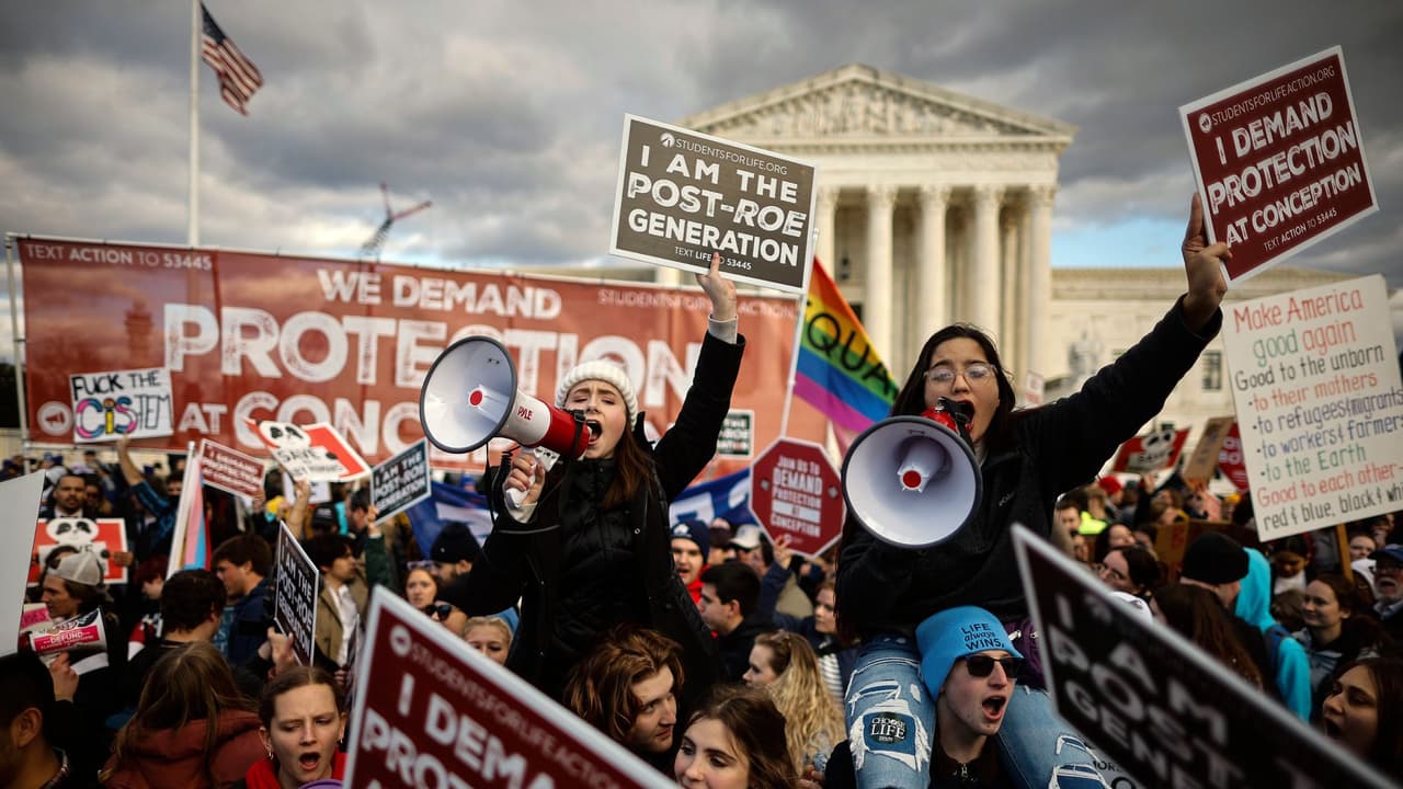 Pero a diferencia de las 49 ediciones anteriores, en esta marcha se celebró la derogación de Roe vs. Wade, que decretó la Corte Suprema el 24 de junio pasado.