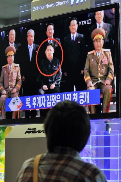 El joven líder, cuya edad se estima en 29 o 30 años, afirmó que la posesión de armas atómicas de Corea del Norte "debe ser fijada por ley", lo que refleja la intención del país de oficializar su condición de estado nuclear.
