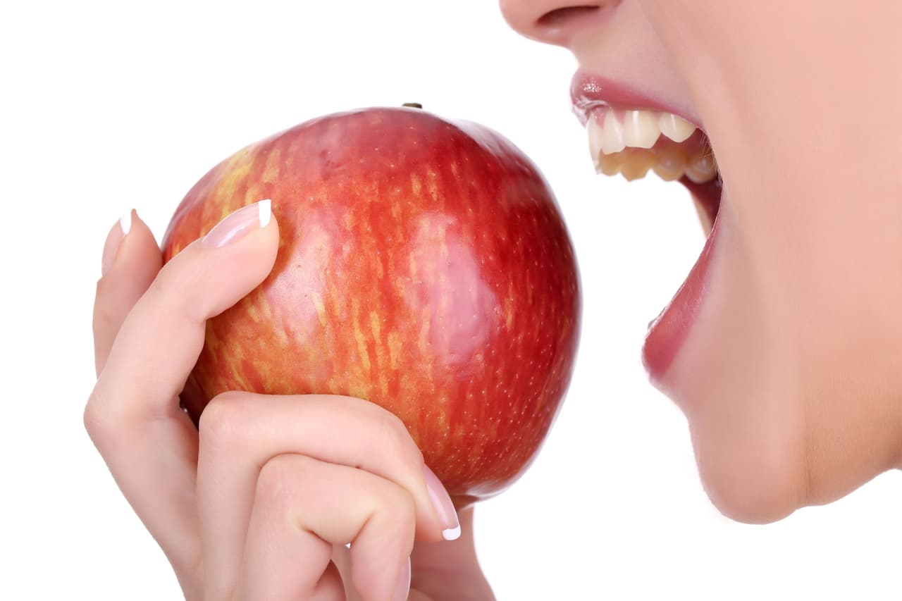 Estos son los peores alimentos para los dientes, según los dentistas