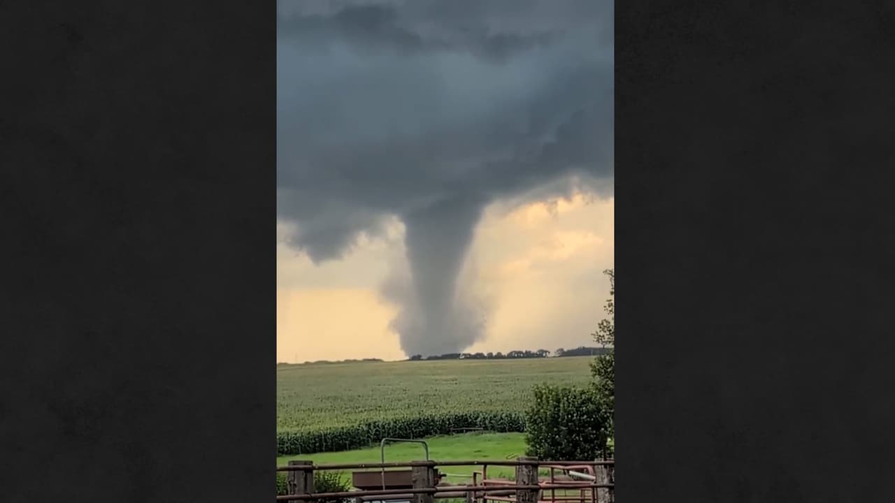 Captan la formación y el impacto de un tornado tras tormentas en Dakota del Sur
