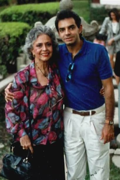 Desde muy chico 
<b><a href="http://www.univision.com/temas/eugenio-derbez" target="_blank">Eugenio</a></b> demostró su inquietud por las artes, por eso 
<b>Doña Silvia</b> lo inscribió en clases de piano, canto, ballet, entre otras. Fue en 1980 cuando ingresó al Centro de Educación Artística de Televisa (CEA) para estudiar actuación.
