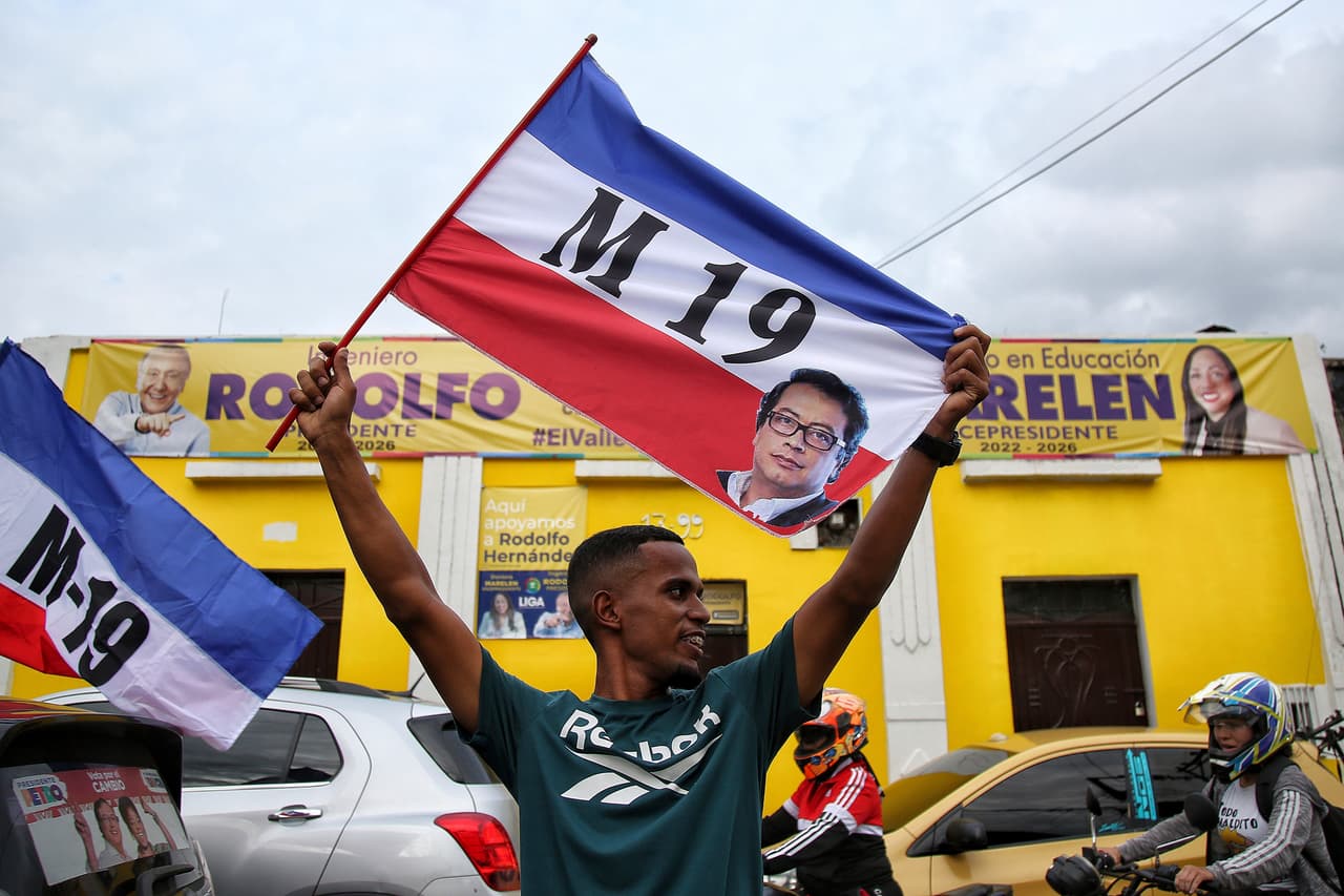 Durante la campaña, Petro aseguró que no emitiría nuevas licencias de explotación petrolera, lo que golpearía una industria que representa casi el 4% del Producto Interno Bruto.