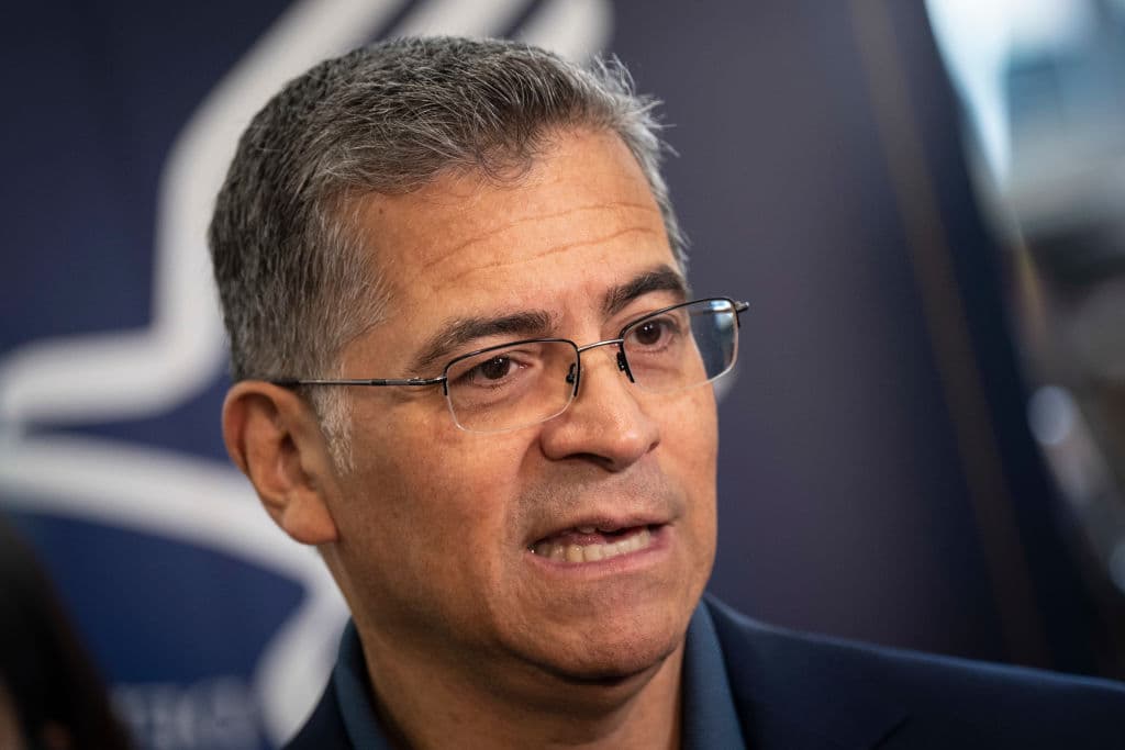 Secretario Xavier Becerra emprende gira nacional para destacar mejoras en servicios de salud para hispanos
