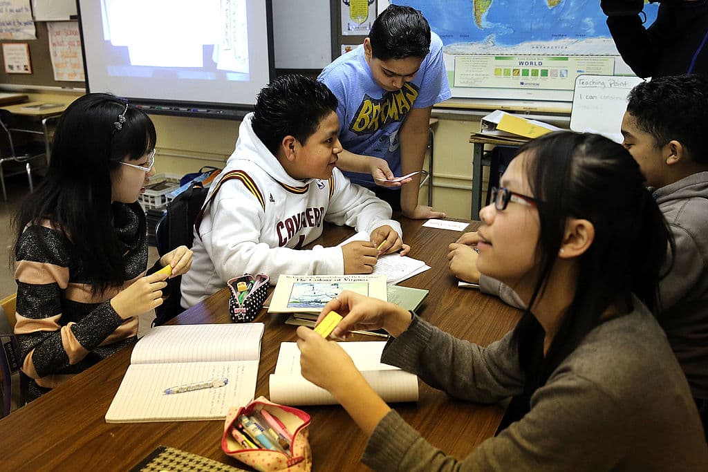 ¿Cómo le va a los estudiantes que están aprendiendo inglés en las escuelas de Nueva York? Depende de a quién le preguntes