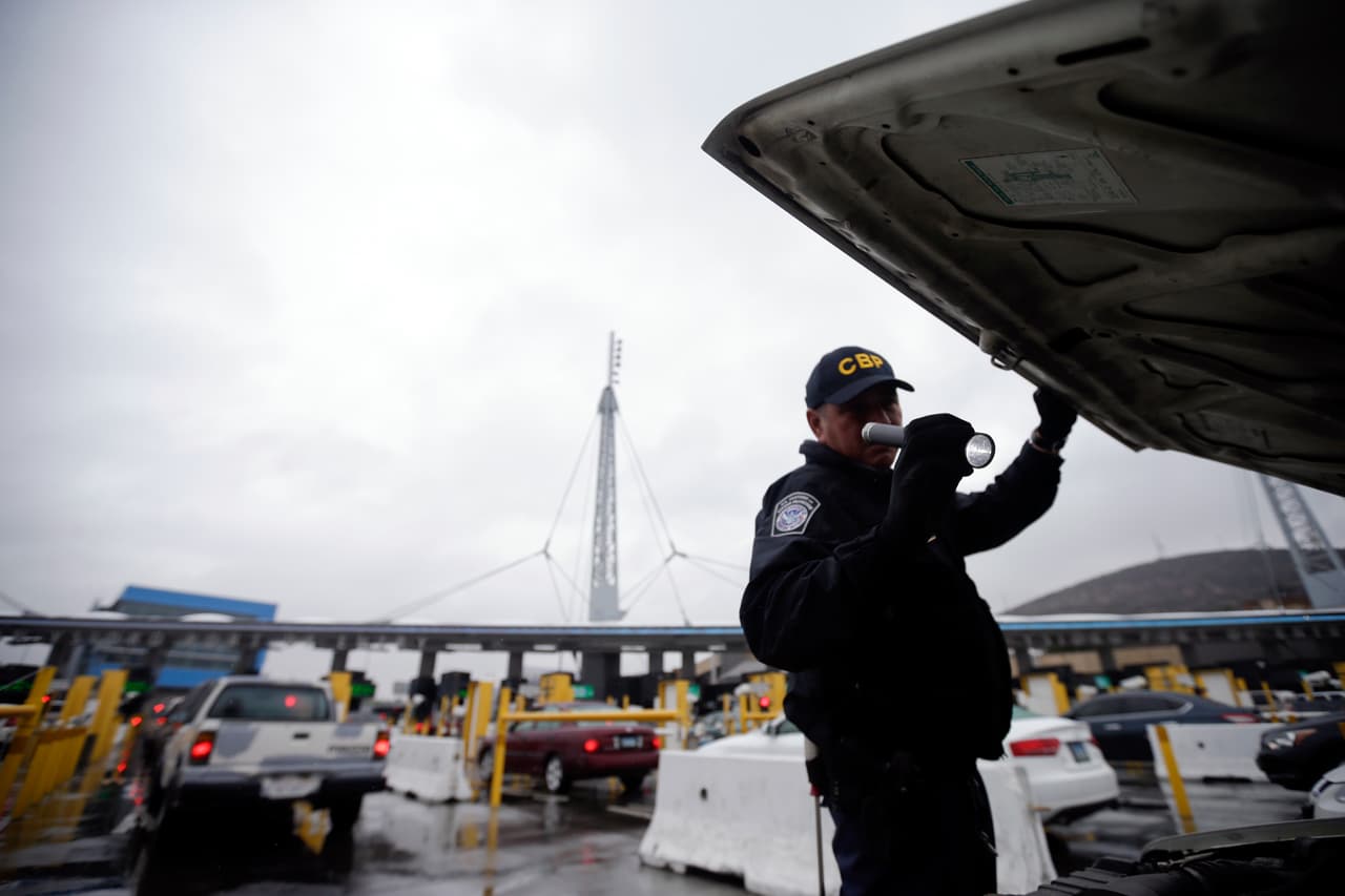 CBP confisca un cargamento de cabello humano supuestamente originado en prisiones de China