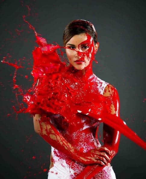 Cuando realizó el reto de pintura en el programa Nuestra Belleza Latina VIP, Clarissa fue bañada en el color que parece ser su favorito.