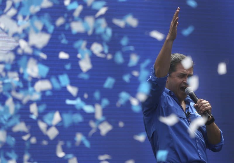 El presidente hondureño Juan Orlando Hernández habla durante su mitin de campaña de cierre, en Tegucigalpa, Honduras. Foto de archivo del 19 de noviembre de 2017, AP Photo / Rodrigo Abd