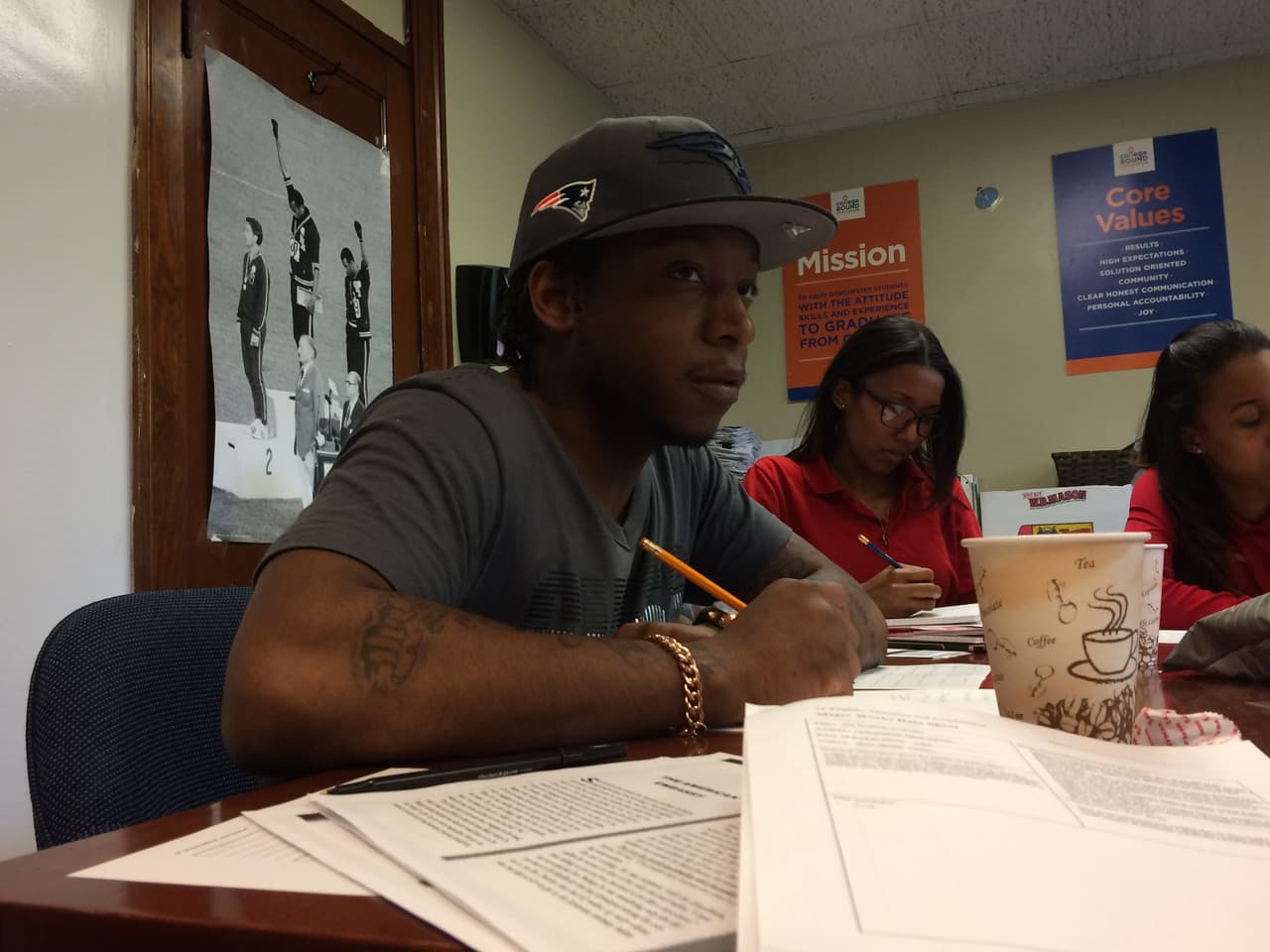 Boston les está pagando a expandilleros para que vayan a la universidad