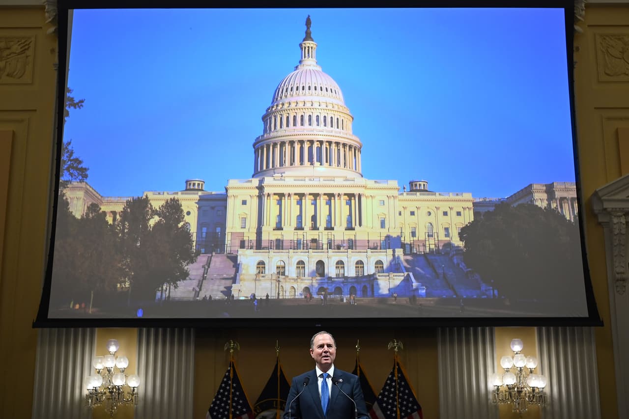 El representante demócrata Adam Schiff, miembro del Comité Selecto de la Cámara de Representantes que investiga el ataque al Capitolio, también participó en el evento donde los congresistas compartieron sus experiencias en la jornada del 6 de enero de 2021. 
<br>
<br>“Es hora de que defendamos nuestra democracia, como si nuestras vidas, nuestras libertades y nuestra felicidad dependieran de ello, porque es así”, dijo.
<br>