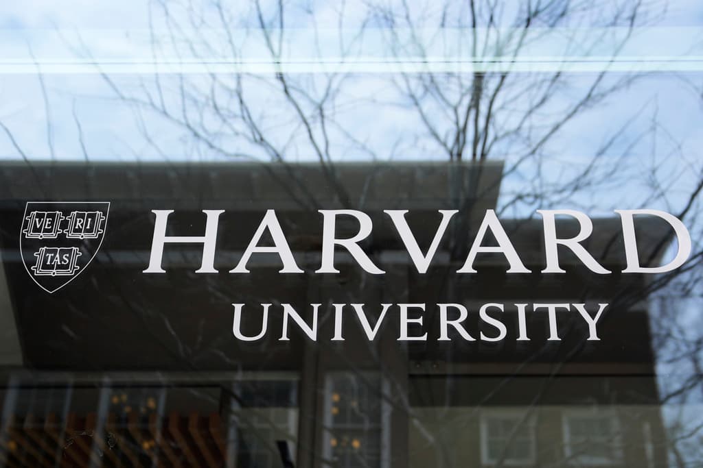 Harvard desafía a Trump y pone a prueba hasta dónde puede llegar el poder presidencial