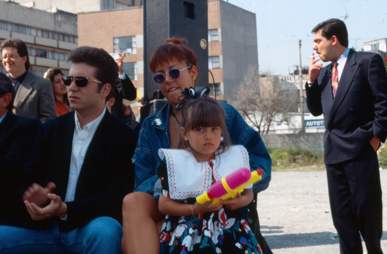 El nacimiento de la primogénita del cantante cimbró en la opinión pública. Por aquellas fechas, Stephanie Salas no había confirmado a los medios quién era el padre, pero muchos sospecharon que el padre era el intérprete de 
<b><a href="https://www.youtube.com/watch?v=wOjzo02Tmck" target="_blank">'La incondicional'. </a></b>
<br>