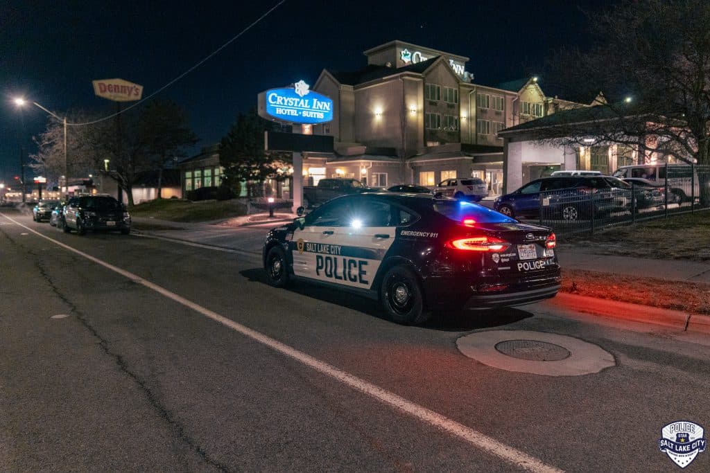 El Departamento de la Policía de Salt Lake City atendió la llamada de emergencia sobre un tiroteo en un hotel del centro de la ciudad.