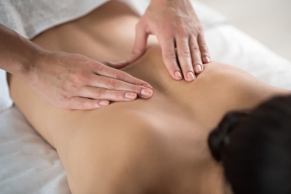 Estar con una pareja que no disfrute del masaje, el toque manual, la prolongación del placer sexual mediante caricias y sensaciones táctiles es un verdadero balde de agua que apaga cualquier llama de pasión o amor que pudiera sentir. Con una pareja así aumenta el nivel de frustración sexual a tal punto que puede llegar a terminar una relación.