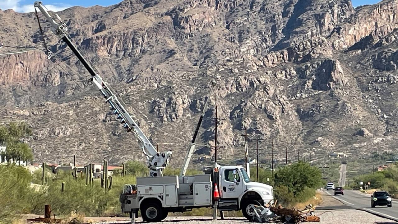 Primeras tormentas monzónicas provocan apagones en Tucson, afectando a miles de usuarios