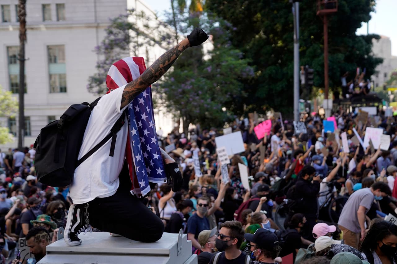 El miércoles 3 de junio, las machas hacia el ayuntamiento de la ciudad convocó a más de 10,000 personas que dieron muestras de civismos y demostraron al mundo que su objetivo es la justicia, desligándose de los grupos oportunistas que se han aprovechado de las movilizaciones para causar desmanes y daños millonarios.