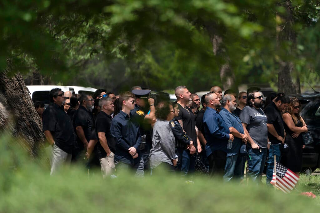 Sus familiares querían que el funeral y el entierro de Irma y Joe fuera juntos pues estuvieron 25 años casados y no querían que los separa ni la muerte.