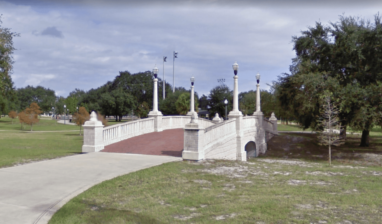 <b>Parque Blue Jacket</b>
<br>Es un parque popular para correr, realizar bodas, fiestas de cumpleaños, picnics y caminatas para recaudar fondos.
<br>2501 General Rees Avenue, Orlando, FL
<br>Horario: 6:00 AM a 11:00 PM