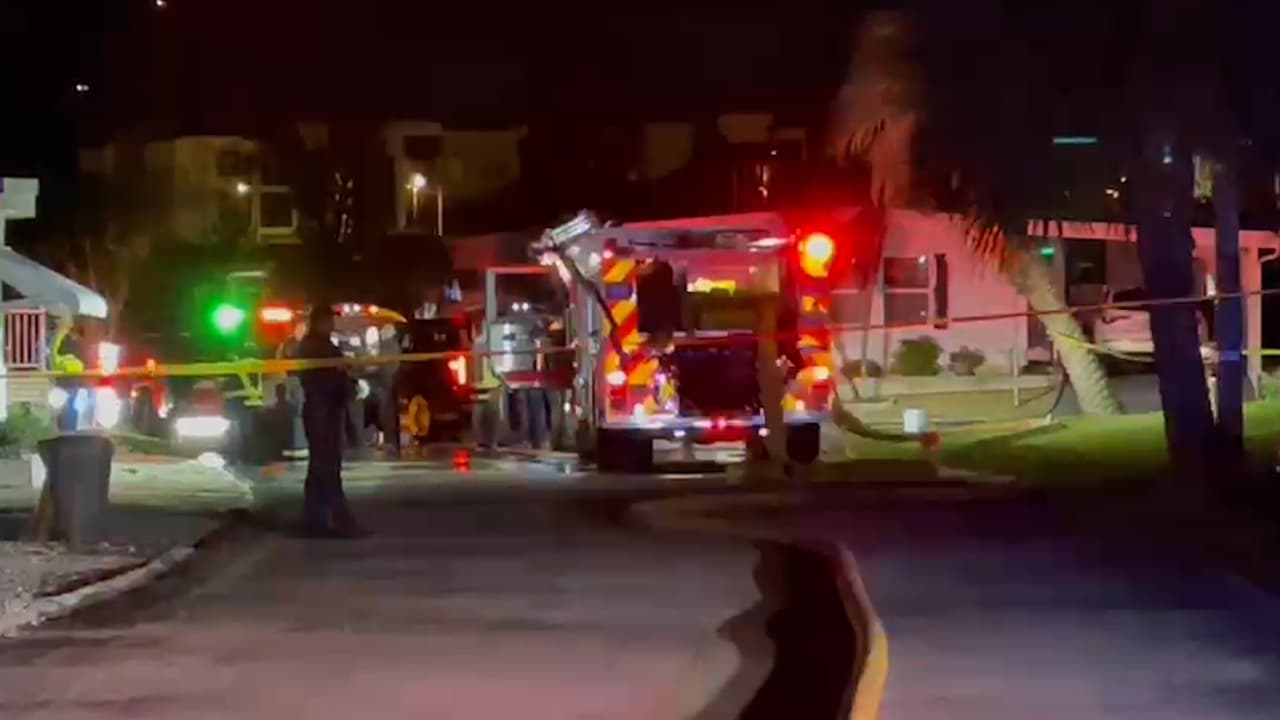 Inicialmente, 
<b>las autoridades recibieron el reporte de un incendio</b> alrededor de las 7:08 pm. A la misma vez, 
<b>en el aeropuerto había un reporte de que una aeronave estaba teniendo una emergencia al parecer con el motor</b>, informó el jefe de bomberos Scott Ehlers.