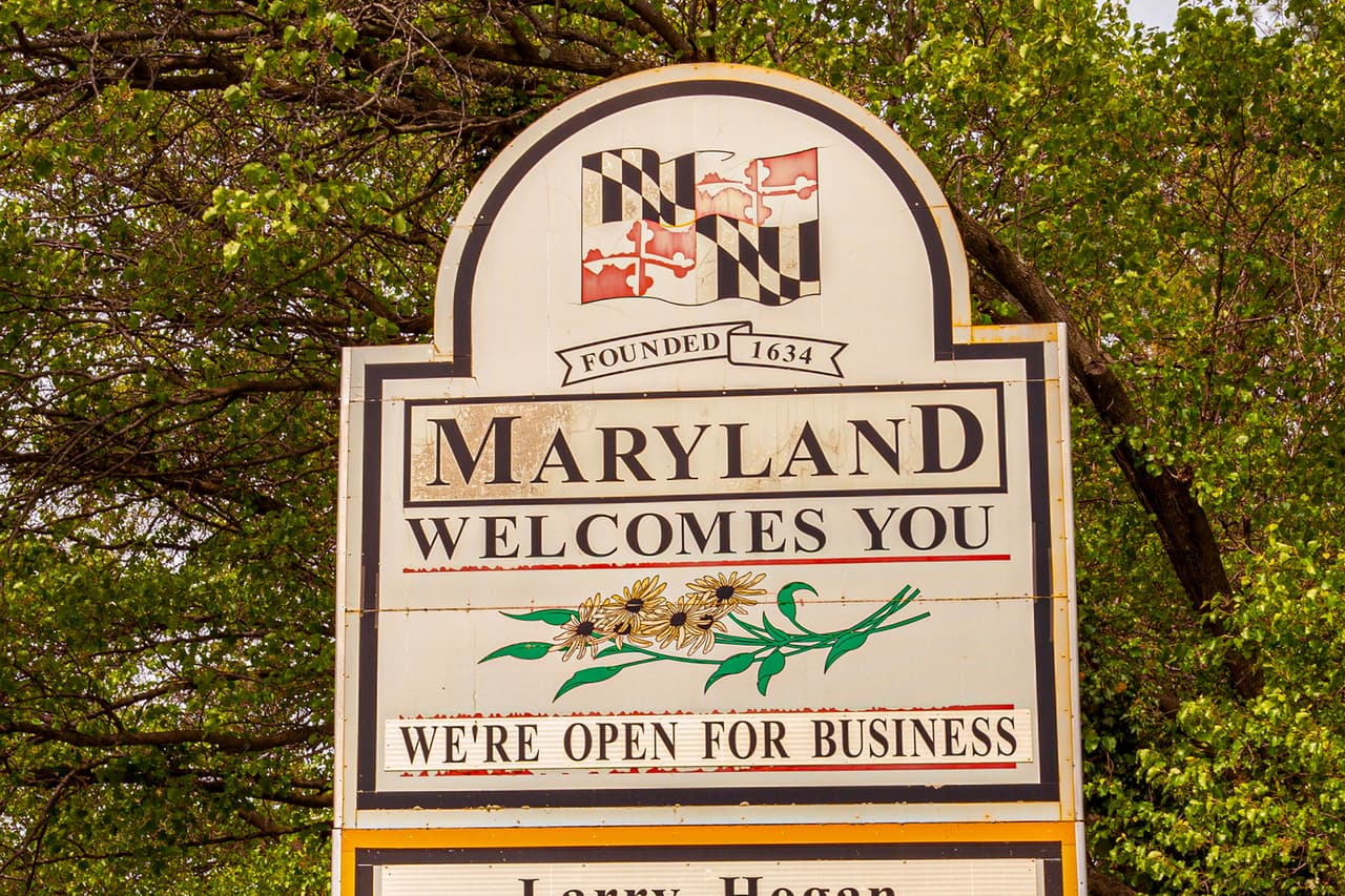 <b>Puesto 17. Maryland</b>
<br>
<br>Costo anual promedio de la propiedad de un automóvil: 2,853 dólares. 
<br>
<br>Costo promedio de la reparación cuando se enciende una luz de advertencia del motor: 254 dólares en repuestos y 146 dólares en mano de obra. 
<br>
<br>Costo anual promedio del seguro: 1,410 dólares.
<br>
<br>Gasto anual promedio en gasolina de cada conductor con licencia en el estado: 1,044 dólares. 
<br>
<br>Costo promedio de la gasolina en febrero de 2022: 3.4 dólares por galón. 
<br>