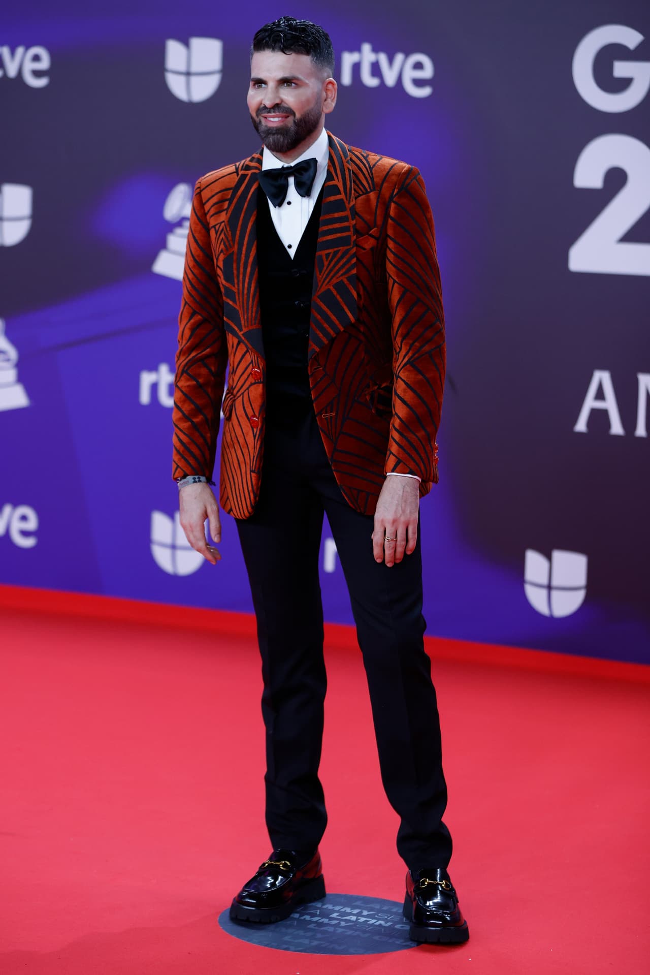 El rojo pareció ser uno de los colores en mayor tendencia de la noche y el experto en moda de 
<b>Univision</b> lo tuvo presente.