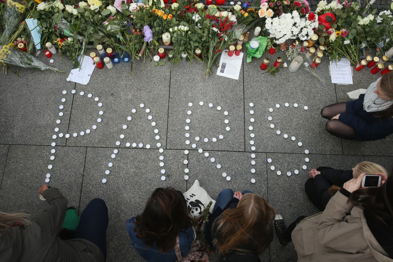 El mundo se despertó este sábado conmocionado por los ataques simultáneos en París que dejaron al menos 128 muertos.