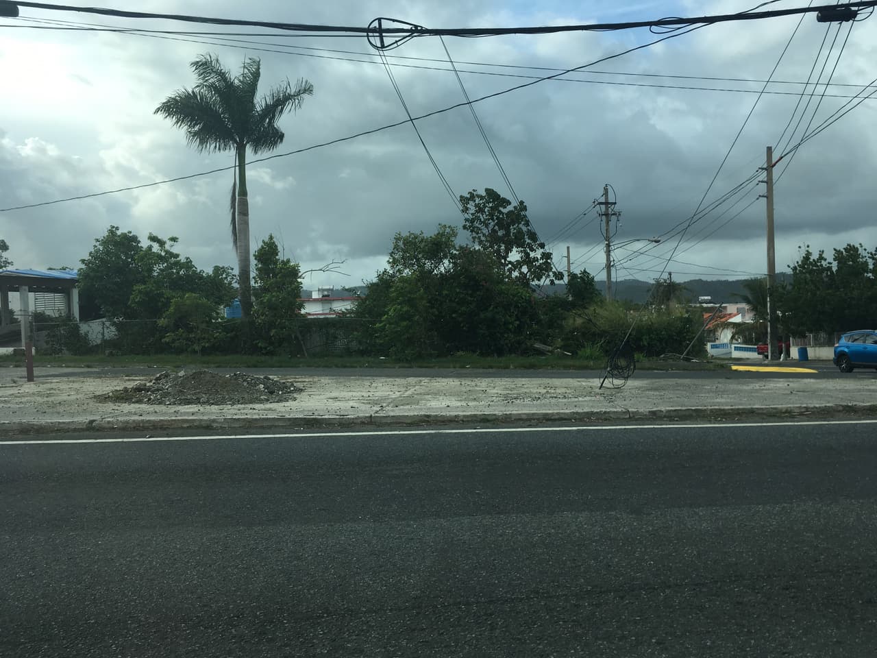 El tendido eléctrico de la isla sufrió daños considerables.