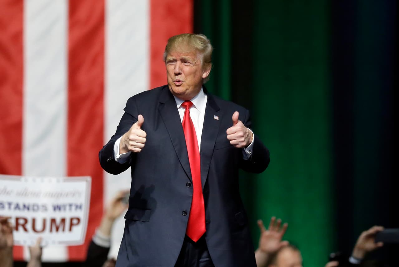 Fox News condena tuits de Donald Trump contra Megyn Kelly