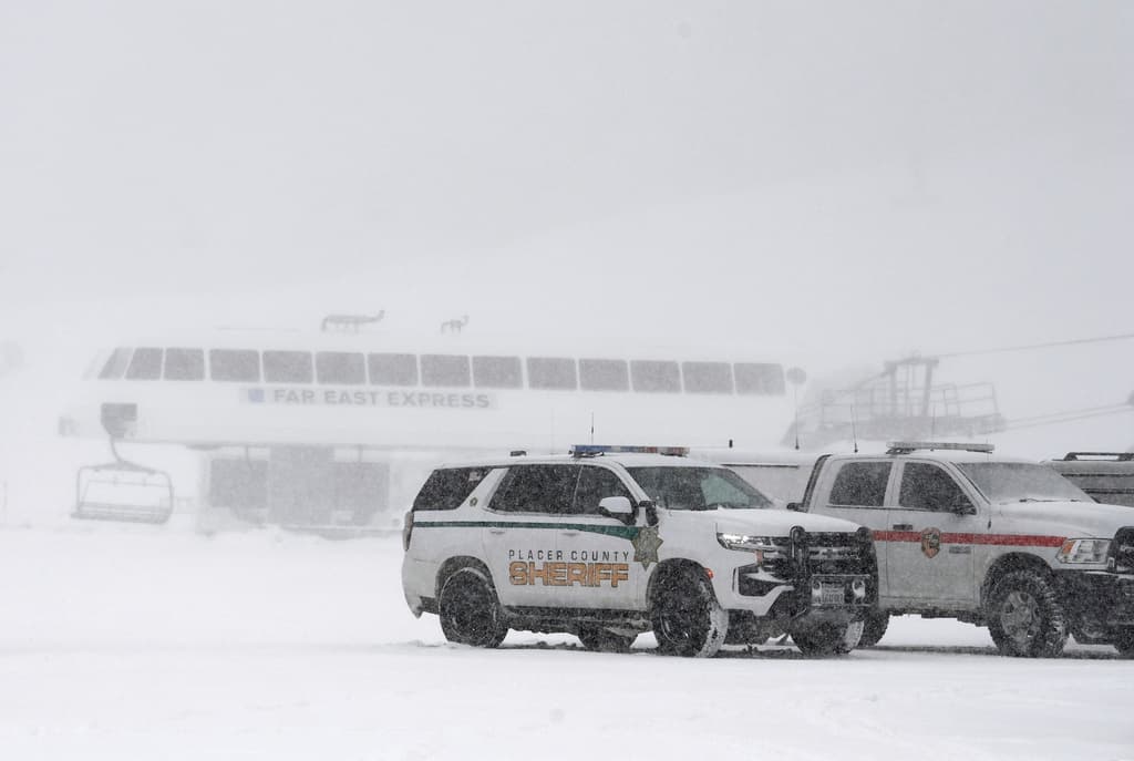 Poco después de las 9:30 a.m. del miércoles, oficiales del Alguacil del Condado Placer confirmaron que un esquiador de visita en el resort Palisades Tahoe murió y otras tres personas fueron rescatadas con lesiones menores.