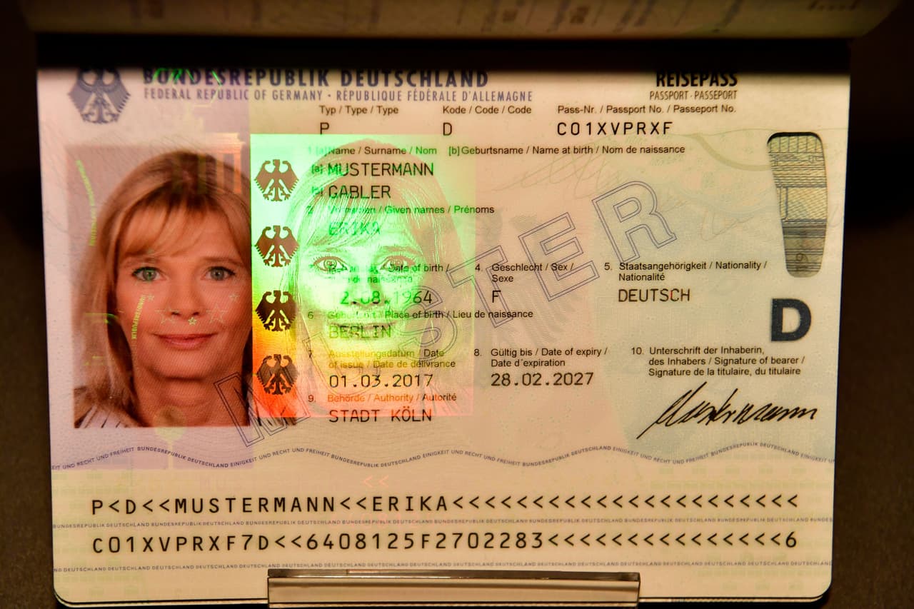 <b>Puesto</b> 
<b>2. Alemania y Singapur.</b> Si viajas con un pasaporte de estos dos países puedes entrar a 188 naciones sin visado. Generalmente los primeros lugares del índice Henley se mantienen estables.