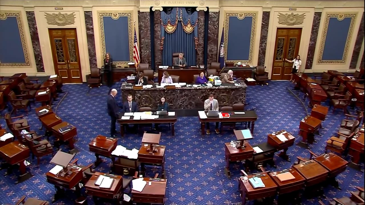 En un minuto: Maratónica votación en el pleno del Senado por el proyecto de ley fiscal de Trump